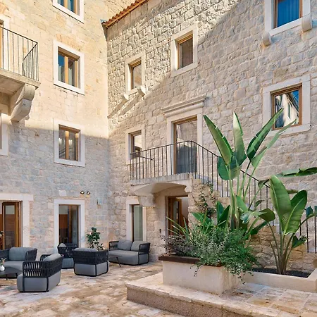 Heritage Hotel *